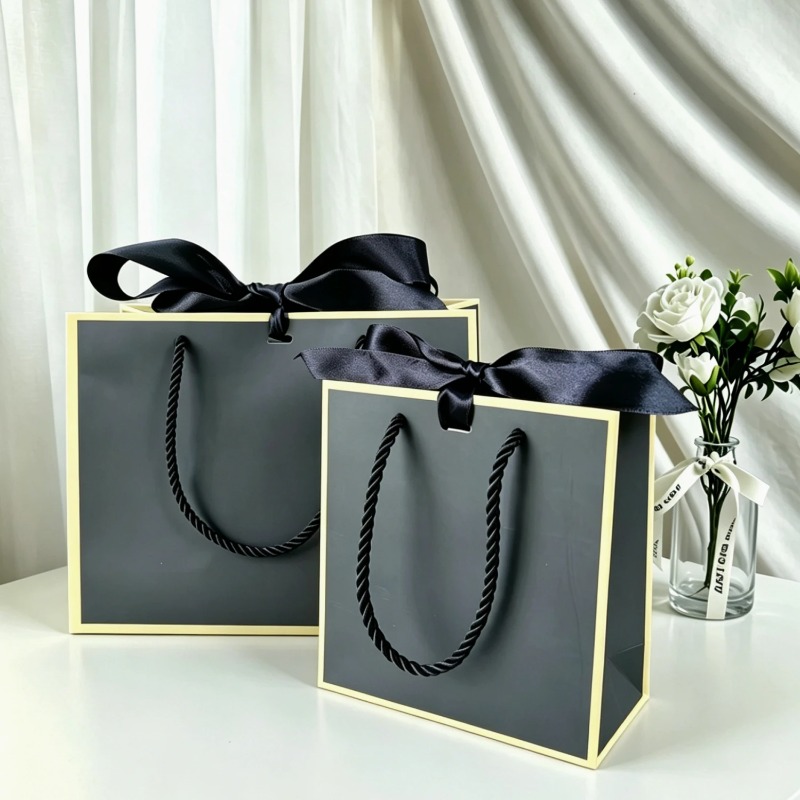 Event Party Box - 黒白クラフト紙ギフトバッグ、ジュエリーや金のプレゼントボックス、パジャマ、衣類、書籍の包装用、金色のハンドル付きボックスバッグ